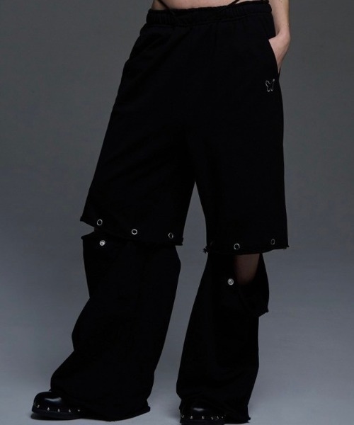 FANCY CLUB（ファンシークラブ）の「韓国ブランド NASTY FANCY CLUB ナスティーファンシークラブ 2 WAY PUNCH LETTERING SWEATPANTS ロゴスウェットパンツ オーバーサイズ ワイドパンツ ハーフパンツ 長ズボン 韓国ファッション（スウェットパンツ・レディース・グレー/ブラック・M）」の2枚目の写真