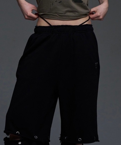 FANCY CLUB（ファンシークラブ）の「韓国ブランド NASTY FANCY CLUB ナスティーファンシークラブ 2 WAY PUNCH LETTERING SWEATPANTS ロゴスウェットパンツ オーバーサイズ ワイドパンツ ハーフパンツ 長ズボン 韓国ファッション（スウェットパンツ・レディース・グレー/ブラック・M）」の6枚目の写真