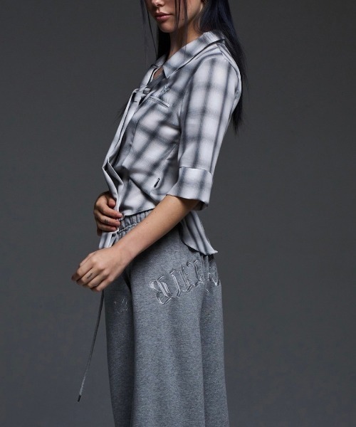 FANCY CLUB（ファンシークラブ）の「韓国ブランド NASTY FANCY CLUB ナスティーファンシークラブ 2 WAY PUNCH LETTERING SWEATPANTS ロゴスウェットパンツ オーバーサイズ ワイドパンツ ハーフパンツ 長ズボン 韓国ファッション（スウェットパンツ・レディース・グレー/ブラック・M）」の14枚目の写真