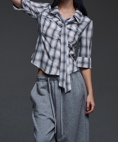 FANCY CLUB（ファンシークラブ）の「韓国ブランド NASTY FANCY CLUB ナスティーファンシークラブ 2 WAY PUNCH LETTERING SWEATPANTS ロゴスウェットパンツ オーバーサイズ ワイドパンツ ハーフパンツ 長ズボン 韓国ファッション（スウェットパンツ・レディース・グレー/ブラック・M）」の13枚目の写真