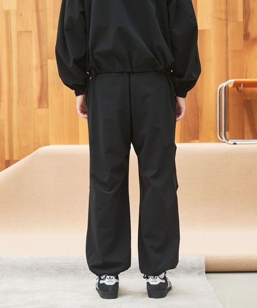 BAYFLOW(ベイフロー)の「【ウルマ×BAYFLOW】撥水ナイロンストレッチパラシュートパンツ(その他パンツ・メンズ・ブラック/ネイビー・MEDIUM/LARGE)」の16枚目の写真