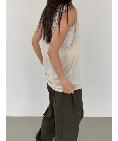 Didot.showroom（ディドット ショールーム）の「【DIDOT.】Uネックレイヤーノースリーブ（ベスト・レディース・グレー/ライトベージュ/チャコール・FREE）」の16枚目の写真