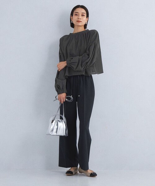 green label relaxing(グリーンレーベルリラクシング)の「2WAY クロップド ギャザー ブラウス(シャツ/ブラウス・レディース・ナチュラル/ライラック/ブラック・FREE)」の4枚目の写真