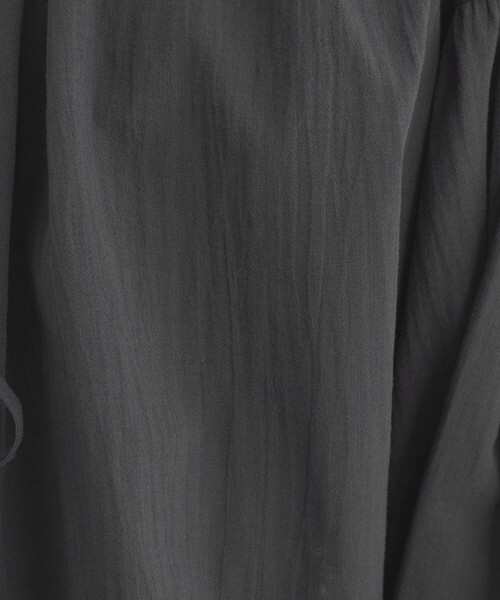 green label relaxing(グリーンレーベルリラクシング)の「2WAY クロップド ギャザー ブラウス(シャツ/ブラウス・レディース・ナチュラル/ライラック/ブラック・FREE)」の7枚目の写真