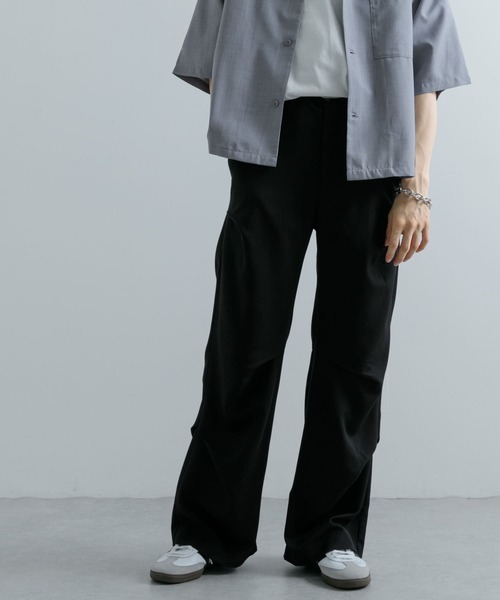 SENSE OF PLACE by URBAN RESEARCH（センスオブプレイスバイアーバンリサーチ）の「ランダムタックフレアパンツ（その他パンツ・メンズ・ブラック/カーキ・MEDIUM/LARGE）」の3枚目の写真