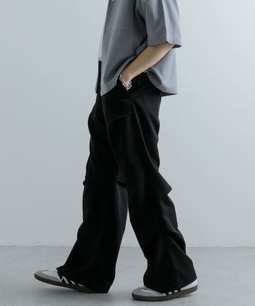 SENSE OF PLACE by URBAN RESEARCH（センスオブプレイスバイアーバンリサーチ）の「ランダムタックフレアパンツ（その他パンツ・メンズ・ブラック/カーキ・MEDIUM/LARGE）」の4枚目の写真