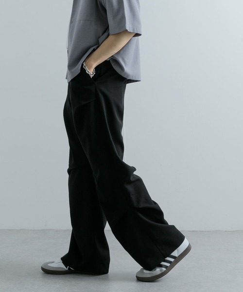 SENSE OF PLACE by URBAN RESEARCH（センスオブプレイスバイアーバンリサーチ）の「ランダムタックフレアパンツ（その他パンツ・メンズ・ブラック/カーキ・MEDIUM/LARGE）」の5枚目の写真
