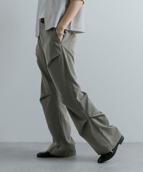 SENSE OF PLACE by URBAN RESEARCH（センスオブプレイスバイアーバンリサーチ）の「ランダムタックフレアパンツ（その他パンツ・メンズ・ブラック/カーキ・MEDIUM/LARGE）」の10枚目の写真