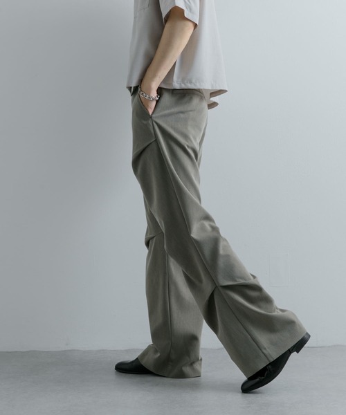 SENSE OF PLACE by URBAN RESEARCH（センスオブプレイスバイアーバンリサーチ）の「ランダムタックフレアパンツ（その他パンツ・メンズ・ブラック/カーキ・MEDIUM/LARGE）」の11枚目の写真