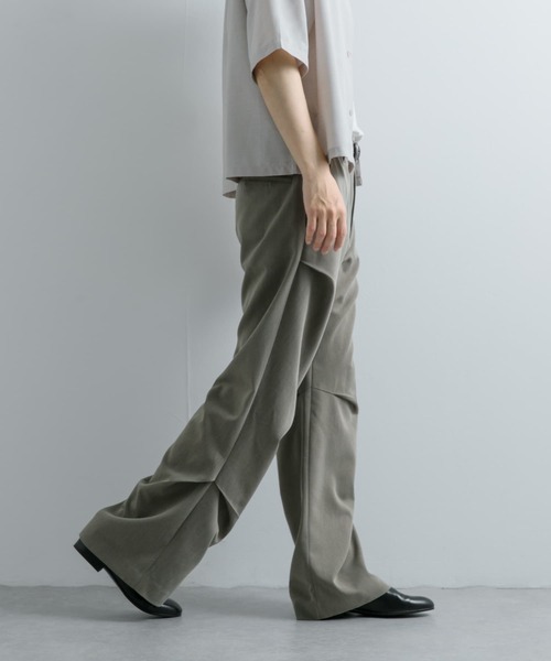 SENSE OF PLACE by URBAN RESEARCH（センスオブプレイスバイアーバンリサーチ）の「ランダムタックフレアパンツ（その他パンツ・メンズ・ブラック/カーキ・MEDIUM/LARGE）」の12枚目の写真