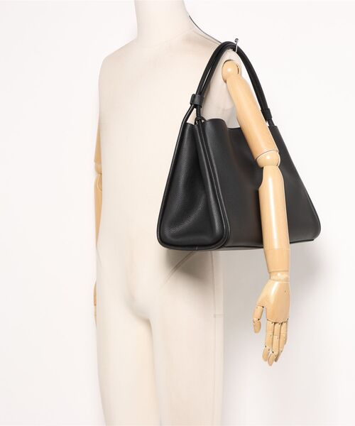 INED(イネド)の「Atelier leather largeバッグ《FEEL AND TASTE》(ショルダーバッグ・レディース・ブラック/チャコールグレー・フリー)」の8枚目の写真