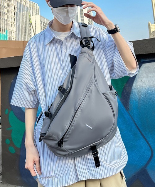 B.R.U(ブル)の「ワンショルダー/クロスボディバッグ(ボディバッグ/ウエストポーチ・メンズ・ネイビー/ブラック/カーキ/グレー・FREE)」の13枚目の写真