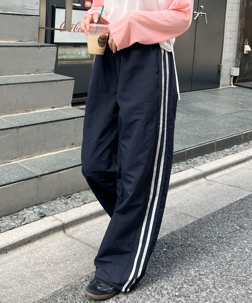 ABYS(アビス)の「サイドライン裾ドロストトラックパンツ(その他パンツ・レディース・ネイビー/ホワイト・FREE)」の9枚目の写真