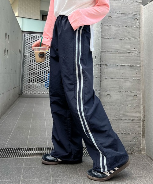 ABYS(アビス)の「サイドライン裾ドロストトラックパンツ(その他パンツ・レディース・ネイビー/ホワイト・FREE)」の11枚目の写真