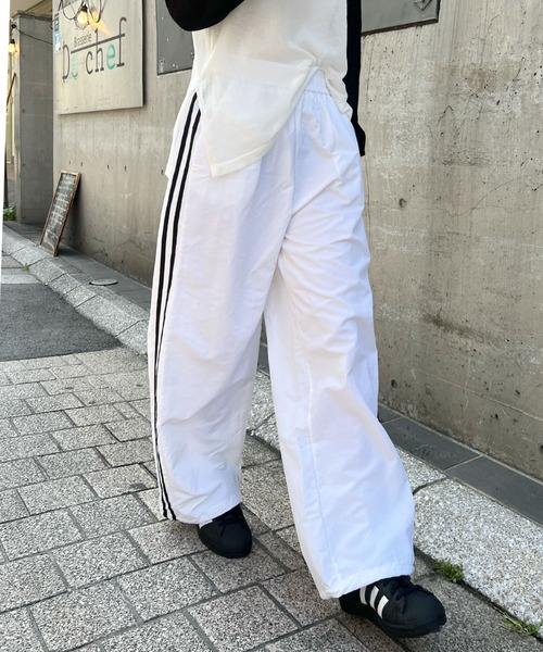ABYS(アビス)の「サイドライン裾ドロストトラックパンツ(その他パンツ・レディース・ネイビー/ホワイト・FREE)」の14枚目の写真