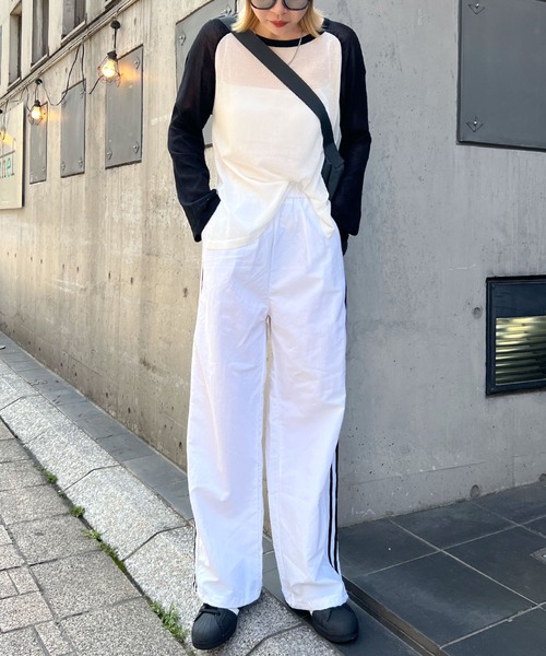 ABYS(アビス)の「サイドライン裾ドロストトラックパンツ(その他パンツ・レディース・ネイビー/ホワイト・FREE)」の17枚目の写真