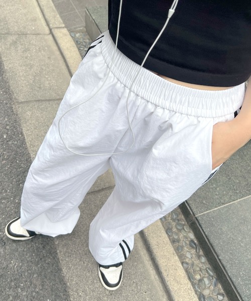 ABYS(アビス)の「サイドライン裾ドロストトラックパンツ(その他パンツ・レディース・ネイビー/ホワイト・FREE)」の19枚目の写真