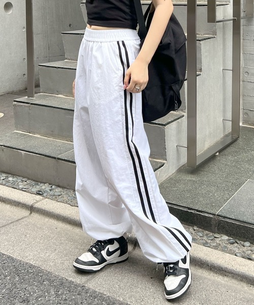 ABYS(アビス)の「サイドライン裾ドロストトラックパンツ(その他パンツ・レディース・ネイビー/ホワイト・FREE)」の21枚目の写真