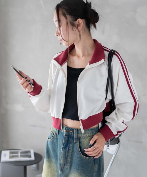 WEGO（ウィゴー）の「WEGO/【新色追加でリバイバル！】ショートトラックジャケット（ブルゾン・レディース・ブラック/ワイン/その他1/ネイビー/ピンク・FREE）」の4枚目の写真