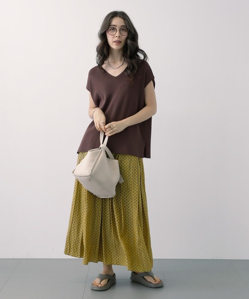 saloon（サルーン）の「SALOON(サルーン)/Vネックフレンチスリーブニット【手洗い可】セットアップ可（ニット/セーター・レディース・ブラウン/ブラック・FREE）」の4枚目の写真