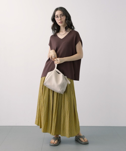 saloon（サルーン）の「SALOON(サルーン)/Vネックフレンチスリーブニット【手洗い可】セットアップ可（ニット/セーター・レディース・ブラウン/ブラック・FREE）」の3枚目の写真