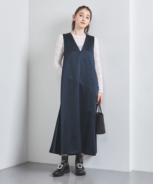 UNITED ARROWS（ユナイテッドアローズ）の「サテン Vネック ジャンパースカート（ワンピース・レディース・ブラック/ネイビー・36/38）」の2枚目の写真
