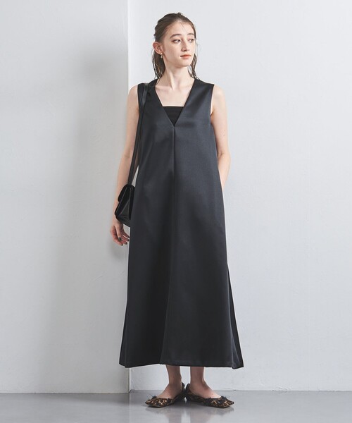 UNITED ARROWS（ユナイテッドアローズ）の「サテン Vネック ジャンパースカート（ワンピース・レディース・ブラック/ネイビー・36/38）」の4枚目の写真