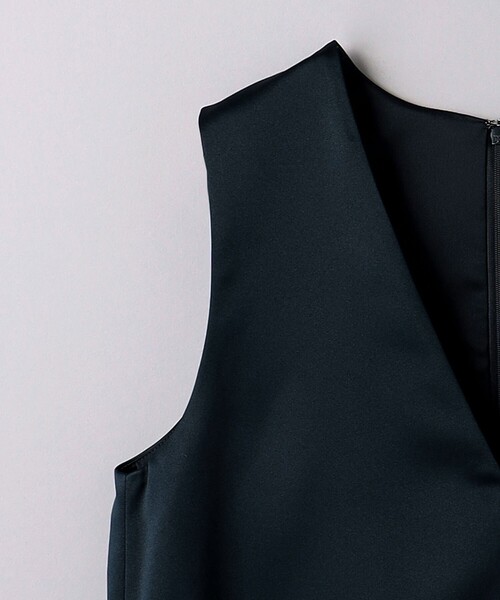UNITED ARROWS（ユナイテッドアローズ）の「サテン Vネック ジャンパースカート（ワンピース・レディース・ブラック/ネイビー・36/38）」の13枚目の写真