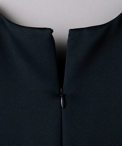 UNITED ARROWS（ユナイテッドアローズ）の「サテン Vネック ジャンパースカート（ワンピース・レディース・ブラック/ネイビー・36/38）」の19枚目の写真