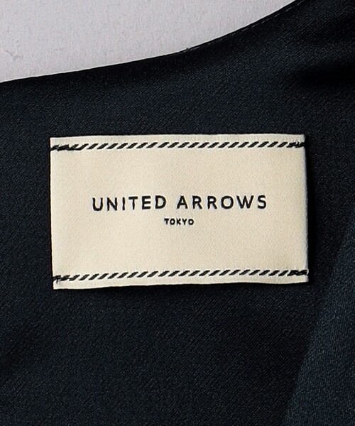 UNITED ARROWS（ユナイテッドアローズ）の「サテン Vネック ジャンパースカート（ワンピース・レディース・ブラック/ネイビー・36/38）」の16枚目の写真