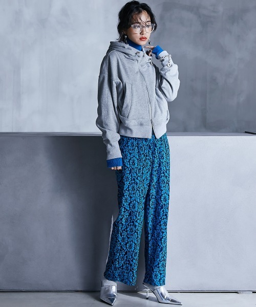 GEVS.（ジェイヴィス）の「【販売終了】裏起毛ショート丈ジップアップパーカー ＜大きいサイズ有＞GEVS.（パーカー・レディース・杢グレー/アイボリー・M/L/LL/3L/4L/5L）」の4枚目の写真