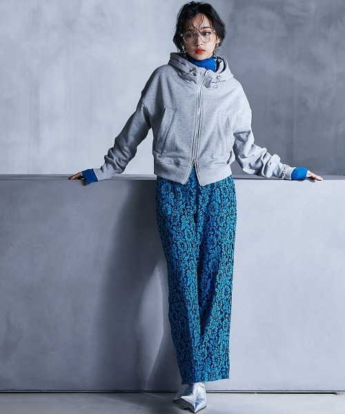 GEVS.（ジェイヴィス）の「【販売終了】裏起毛ショート丈ジップアップパーカー ＜大きいサイズ有＞GEVS.（パーカー・レディース・杢グレー/アイボリー・M/L/LL/3L/4L/5L）」の6枚目の写真