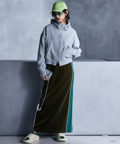 GEVS.（ジェイヴィス）の「【販売終了】裏起毛ショート丈ジップアップパーカー ＜大きいサイズ有＞GEVS.（パーカー・レディース・杢グレー/アイボリー・M/L/LL/3L/4L/5L）」の14枚目の写真