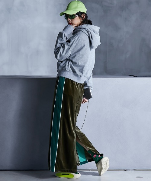 GEVS.（ジェイヴィス）の「【販売終了】裏起毛ショート丈ジップアップパーカー ＜大きいサイズ有＞GEVS.（パーカー・レディース・杢グレー/アイボリー・M/L/LL/3L/4L/5L）」の17枚目の写真