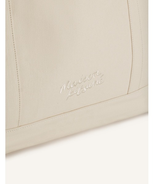 Maison Kitsune(メゾンキツネ)の「FOX HEAD XL TOTE(トートバッグ・レディース・レッド系その他/ダークグリーン/ライトブラック/モスグリーン/ブラック/グレー系その他/ベージュ・U)」の12枚目の写真