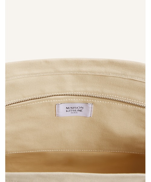 Maison Kitsune(メゾンキツネ)の「FOX HEAD XL TOTE(トートバッグ・レディース・レッド系その他/ダークグリーン/ライトブラック/モスグリーン/ブラック/グレー系その他/ベージュ・U)」の11枚目の写真