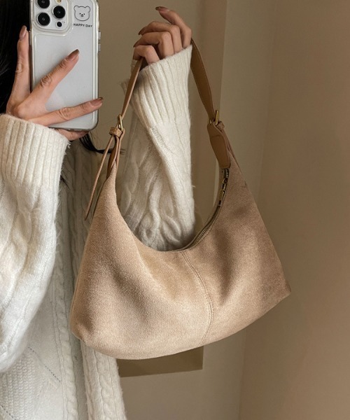 mebole(メボレ)の「レトロベルベットショルダーバッグ(ショルダーバッグ・レディース・ベージュ/キャメル/ブラウン/ブラック・FREE)」の3枚目の写真
