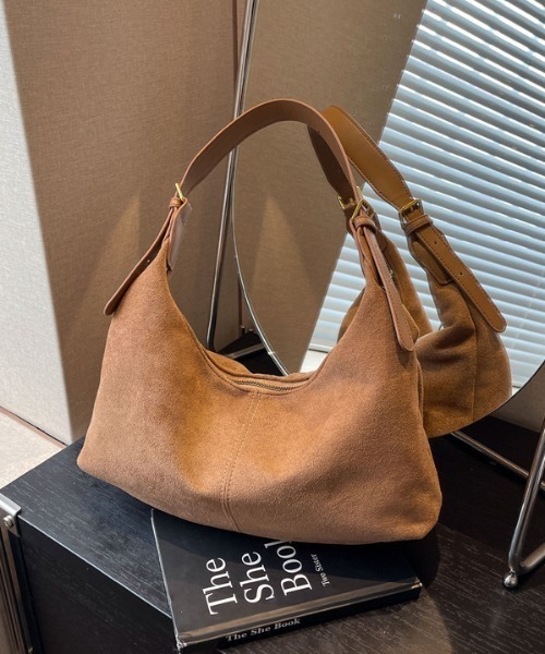 mebole(メボレ)の「レトロベルベットショルダーバッグ(ショルダーバッグ・レディース・ベージュ/キャメル/ブラウン/ブラック・FREE)」の15枚目の写真