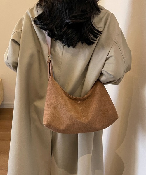 mebole(メボレ)の「レトロベルベットショルダーバッグ(ショルダーバッグ・レディース・ベージュ/キャメル/ブラウン/ブラック・FREE)」の13枚目の写真