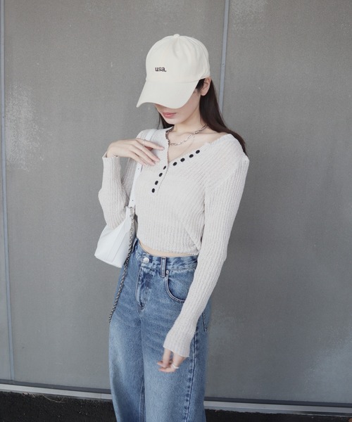 Reurie'（レウリィ）の「【再入荷/新色追加】バックリボンシアーVネックニット / 長袖 メランジ リブ フロントボタン バックオープン 大人カジュアル きれいめ レディライク モード 韓国 ブラック 黒 チャコール グレー ベージュ（ニット/セーター・レディース・ベージュ/ブラック/チャコールグレー/アッシュグレー・FREE）」の6枚目の写真