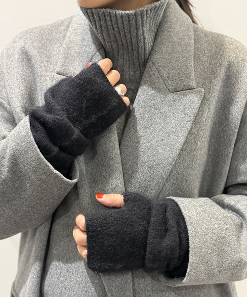 AP STUDIO（エーピーストゥディオ）の「ヤク アームウォーマー（手袋・レディース・ブラック/チャコールグレー/ウッド・FREE）」の4枚目の写真