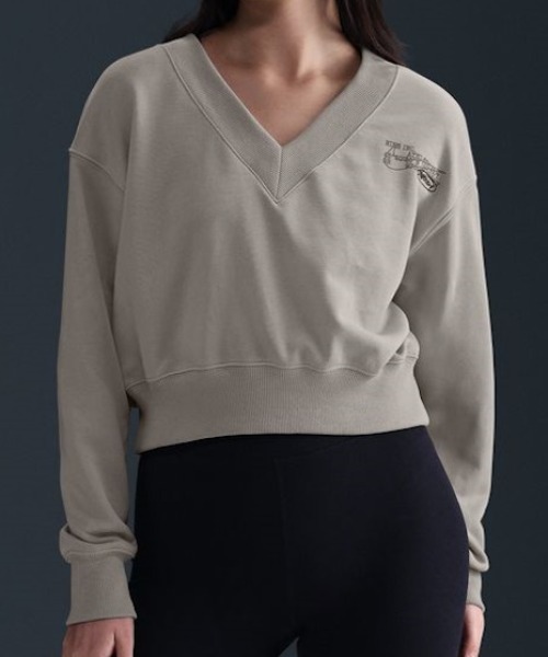 NIKE（ナイキ）の「ナイキ NIKE ナイキ  NSW PHNX FLC CROP VNECK L/S トップ（スウェット・レディース・サックスブルー/ブラウン/ライトベージュ・M/L）」の2枚目の写真
