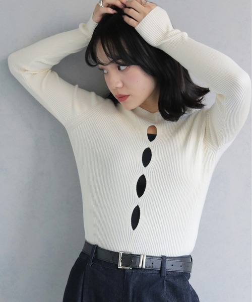 cheriella（シェリエラ）の「【cheriella】前後2wayスリットホールリブニット 2-WAY SLIT HOLE RIB KNIT（ニット/セーター・レディース・チャコールグレー/ブラック/アイボリー/ライトグレー/オレンジ・M）」の2枚目の写真
