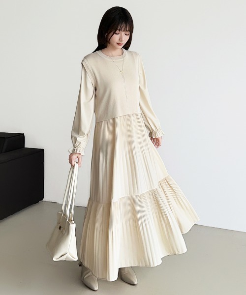 COCOMOMO(ココモモ)の「バックリボンベスト付き プリーツワンピース ティアード セットアップ 2way 長袖 ロング ワンピース リボン ベスト ニットベスト 春服 秋服(ワンピース・レディース・ブラック/ベージュ/ネイビー/グレー/ブラウン/ピンク/グリーン/ダークブラウン・FREE)」の16枚目の写真