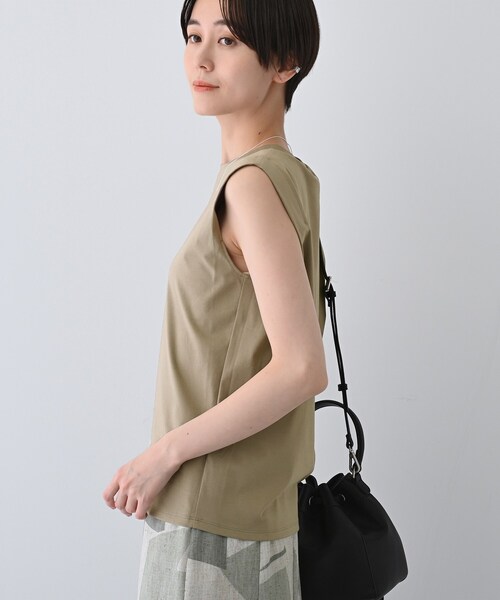 INDIVI(インディヴィ)の「【洗える】きれいめノースリーブトップス(Tシャツ/カットソー・レディース・ホワイト系その他3/サックスブルー/ダークオリーブ/ブラック/ホワイト/ブルーグリーン・40/38/05/15 /13/19)」の16枚目の写真