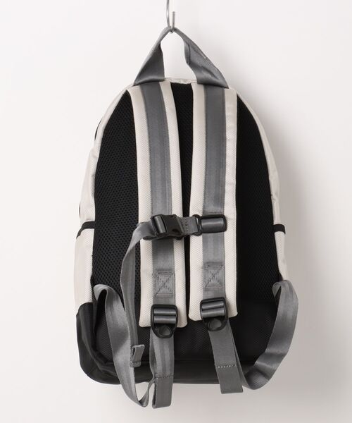 NEW ERA(ニューエラ)の「NEW ERA/ニューエラ CHILD LIGHT PACK STO 251 キッズ デイパック 14521345(バックパック/リュック・キッズ・ライトベージュ・FREE)」の2枚目の写真