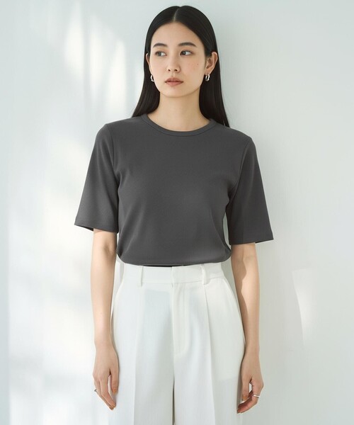 UNFILO(アンフィーロ)の「テレコ ハーフスリーブTシャツ(Tシャツ/カットソー・レディース・ホワイト系/ブラック系/ブラック系1/ベージュ系/グレー系1・LARGE/MEDIUM/SMALL)」の5枚目の写真
