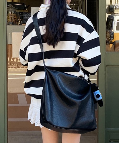 napinna maison（ナピナメゾン）の「【napinna maison×4sisters】ヴィンテージスタッズ合皮ショルダーバッグ（ショルダーバッグ・レディース・ブラウン/レッド/ブラック・FREE）」の5枚目の写真