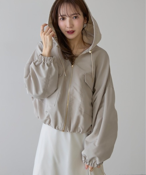 &. NOSTALGIA（アンドドットノスタルジア）の「【ZOZO限定】裾バルーンショート丈（マウンテンパーカー・レディース・アイボリー/ライトカーキ・M）」の17枚目の写真