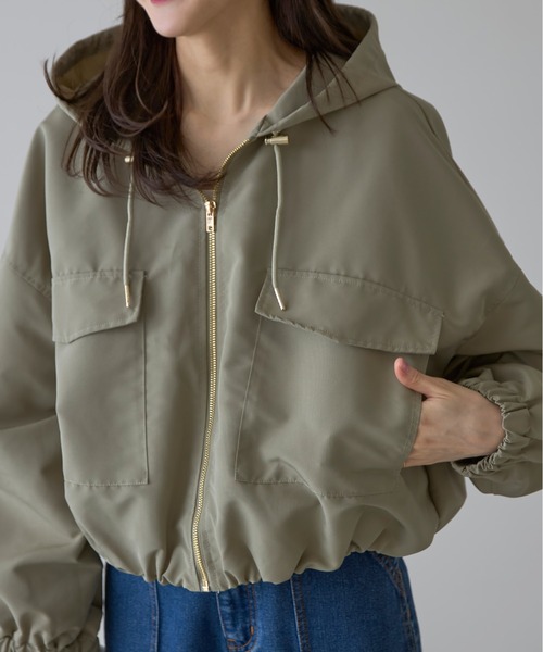 &. NOSTALGIA（アンドドットノスタルジア）の「【ZOZO限定】裾バルーンショート丈（マウンテンパーカー・レディース・アイボリー/ライトカーキ・M）」の5枚目の写真